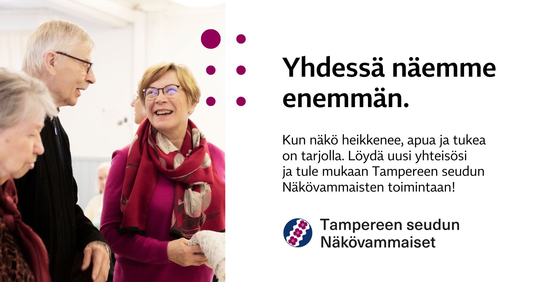 Kolme hymyilevää iäkästä henkilöä.